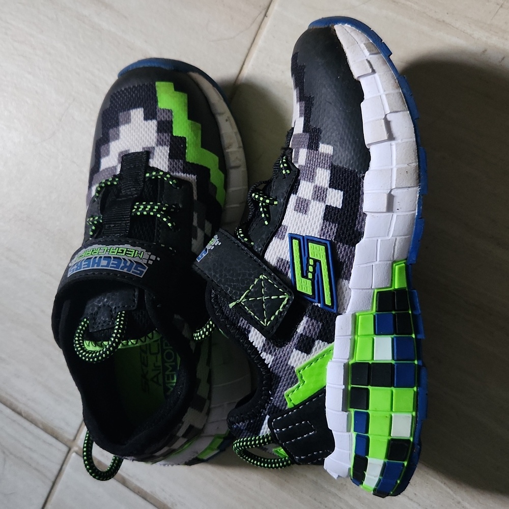 Sketchers shoes